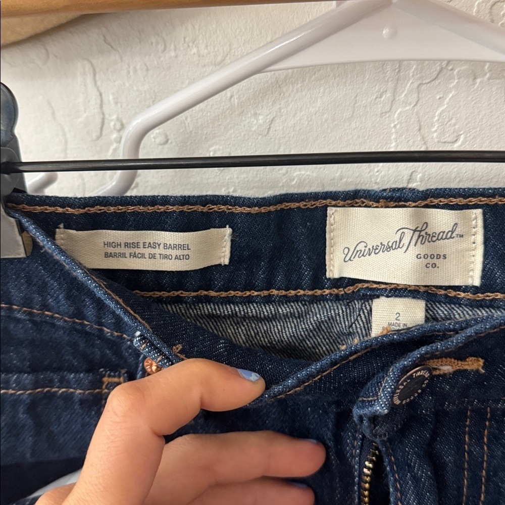 Universal thread high rise easy barrel dark wash size 2 jeans - Picture 3 of 4